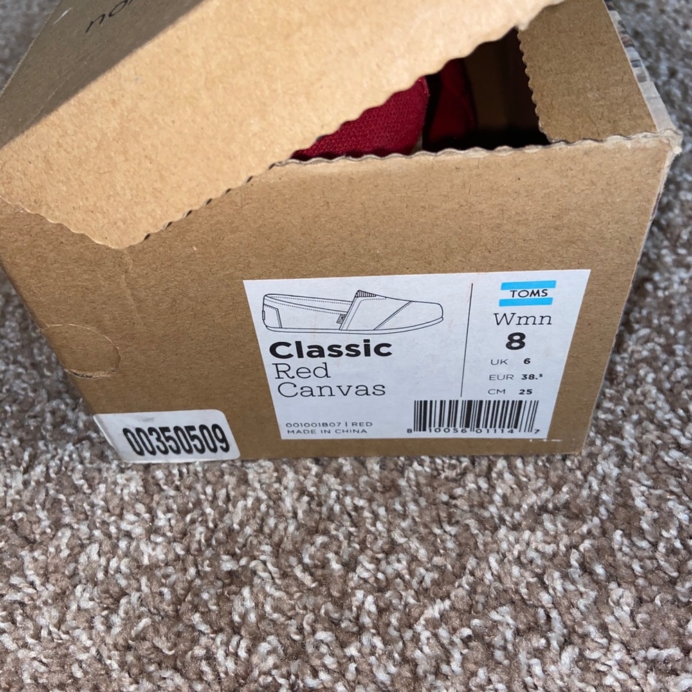 Toms - Picture 3 of 3